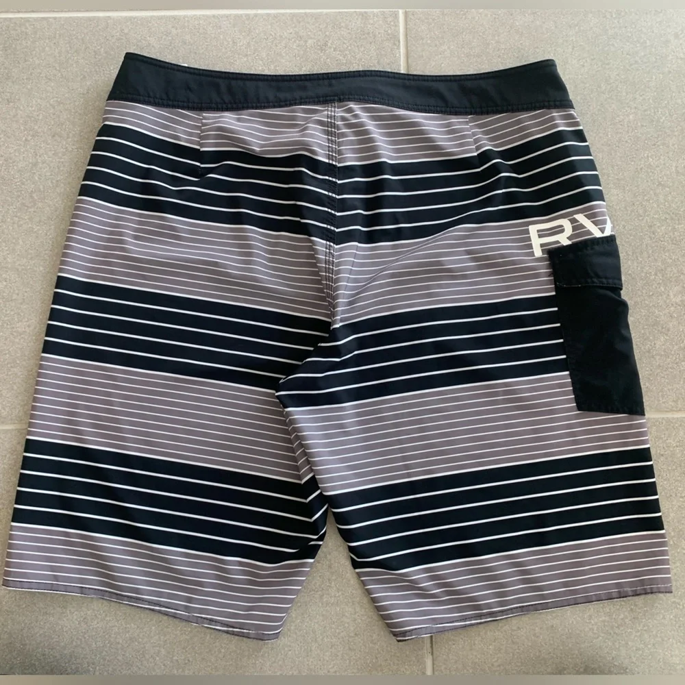 RVCA Uncivil Striped Black Gray Boardshorts Swim Shorts Mens Sz 36‎ / 11